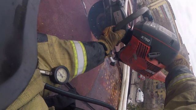 Пожар в здании бывшего училища связи. Рубрика Глазами МЧС.mp4 смотреть онлайн