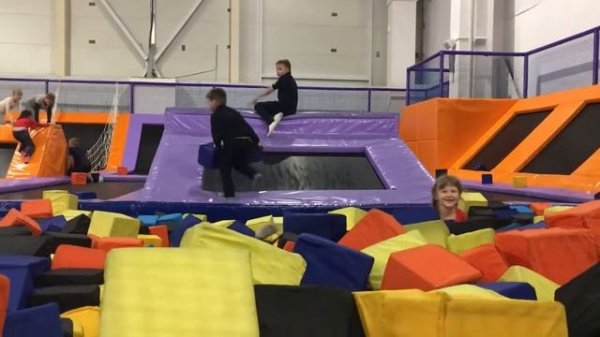 Крытый тематический семейный парк развлечений «Galaxy» в ТРЦ Lavina Mall в Киеве