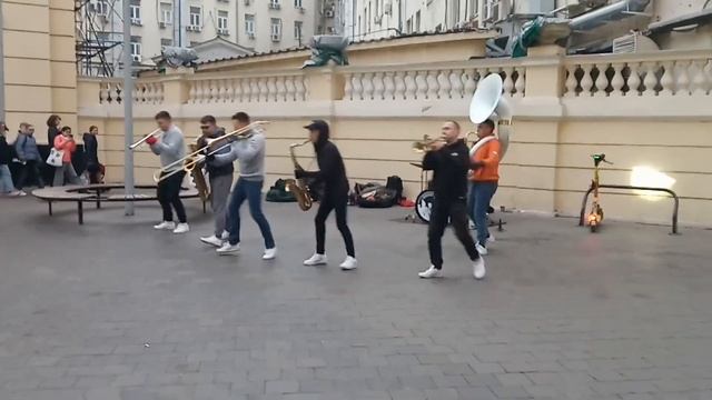 Уличные музыканты на Смоленской. Мурашки по коже смотреть онлайн