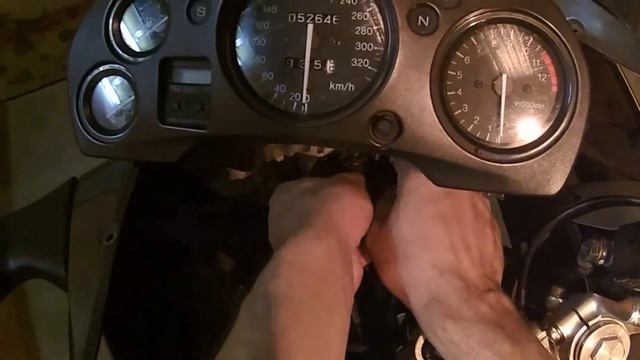 HONDA CBR1100XX замена сгоревшей лампы ближнего света смотреть онлайн