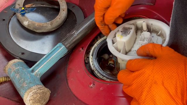 Mini R50 2001 fuel pump and fuel filter housing removal and replacement смотреть онлайн