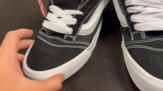 Сравнение оригинальных и поддельных Vans Knu Skool смотреть онлайн