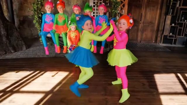 Тролли - Клип детских танцев от Divadance - танцуют дошкольники малыши под музыку Димы Билан смотреть онлайн