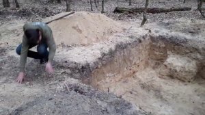 СТРОИМ БОЛЬШУЮ ЗЕМЛЯНКУ В ЛЕСУ. ЧАСТЬ 1 - ВЫКАПЫВАЕМ ЯМУ