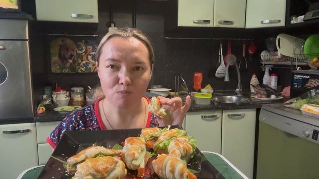 Мукбанг, мини круассаны с полезной начинкой смотреть онлайн