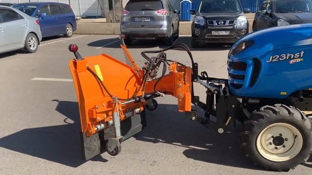 Корейский мини трактор LS J23 с отвалом для уборки снега смотреть онлайн