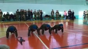 "А ну-ка парни!". 1 место в номинации "Визитная карточка" команды Авиатор МОАУ СОШ 11 г.Оренбурга