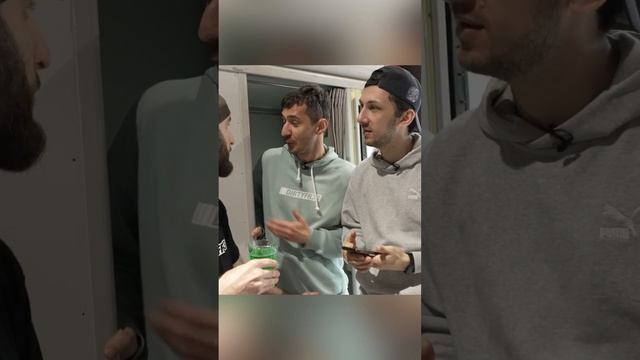 Нашли фотобудку | Омар в Большом городе #shorts смотреть онлайн