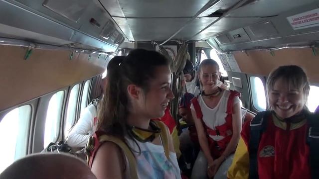 Копия видео Прыжок с парашютом с высоты 4 км смотреть онлайн