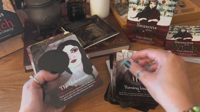Seasons of the Witch: Yule Oracle || Unboxing, Review and Chat || Oracle Deck смотреть онлайн