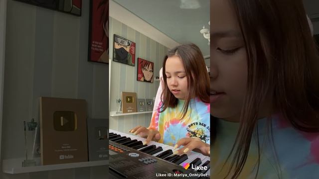 Maria omg играет в пианино 😱 смотреть онлайн