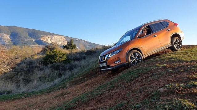 TOYOTA RAV 4 HÍBRIDO 222 CV VS NISSAN X-TRAIL 177CV TDI/OFFROAD