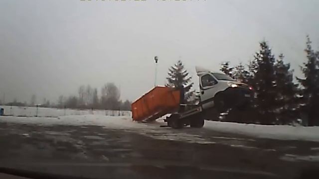 Iveco Walczy Ze śmietnikiem Cz 1/2