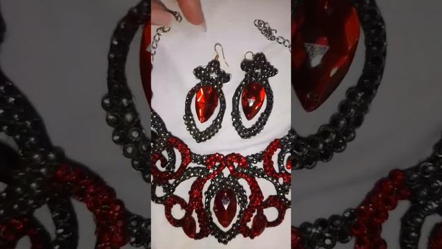 Комплект украшения черно-красный смотреть онлайн