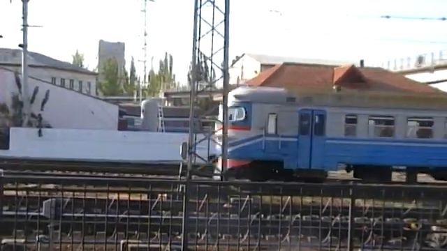 Электропоезд ЭР1 на станции Симферополь