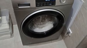 Стиральная машина Haier HW70-BP12969AS течет вода из люка ,