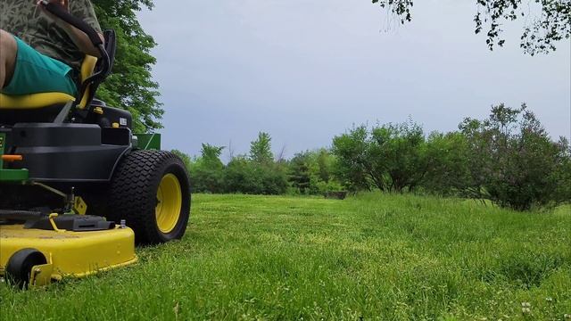 John Deere Z355e Grass Cut Test Review смотреть онлайн