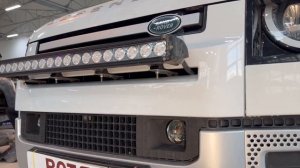 Дефендер   поставили противотуманки и светодиодную балку