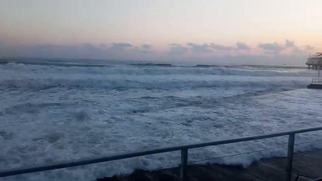 Сочи. Чёрное море штормит. смотреть онлайн