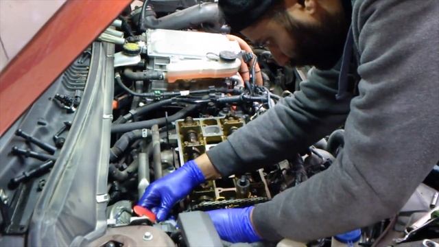 How to Replace a Valve Cover on a 2015 Lincoln MKZ Hybrid | 2013-2020 | смотреть онлайн