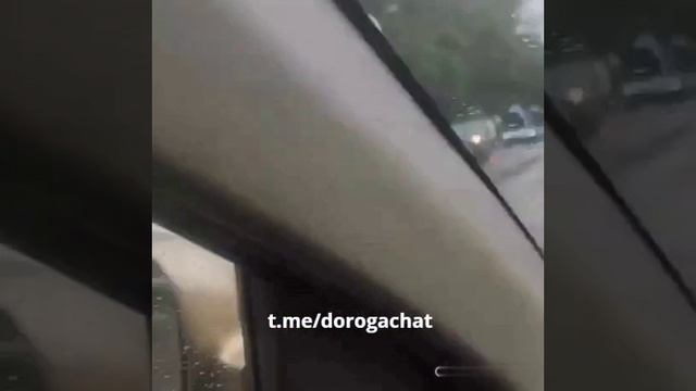 Девушка угодила прямо под КАМАЗ на своей машине в Воскресенске.