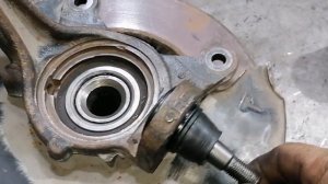 Honda CR - V 2002 год, замена шаровой опоры, переднего, нижнего рычага.