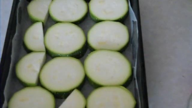 Кабачок запеченный с сыром и помидорами. Рецепт смотреть онлайн