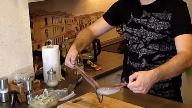 Селедка под маринадом (чистим, разрывая пополам) смотреть онлайн