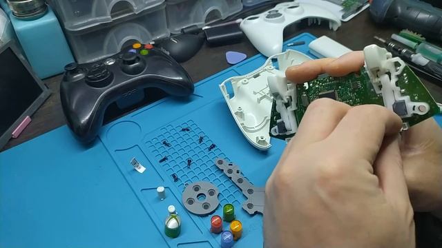 Разборка и сборка геймпада(джойстика) XBOX 360 смотреть онлайн