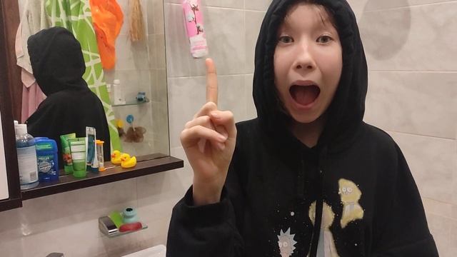 Чем можно заняться в ванной, пока мама не видит?fun in the bathroom смотреть онлайн