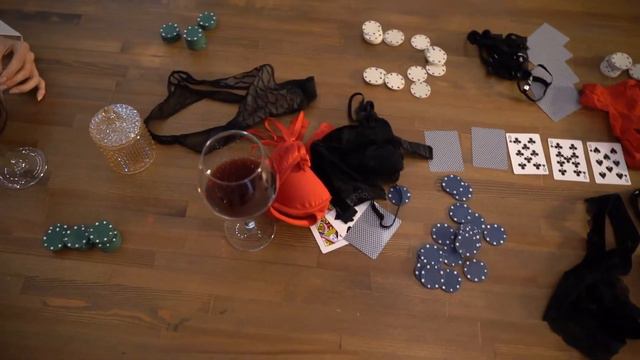 Женский покер на раздевание смотреть онлайн
