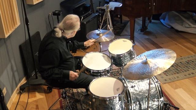 BEAUTIFUL Ludwig Classic Maple (w/ Remo Renaissance heads) - Sky Blue Pearl смотреть онлайн