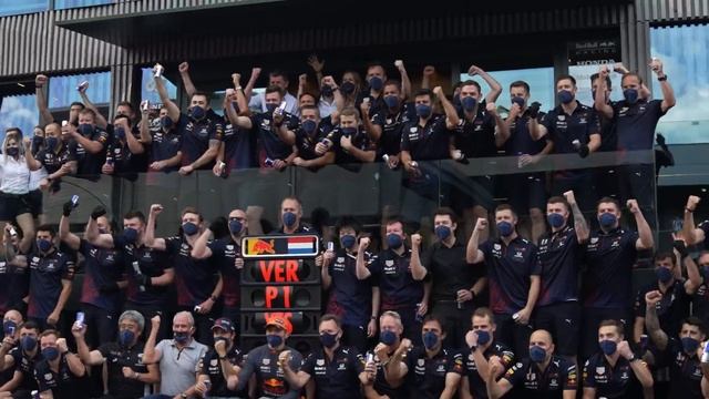 Behind The Charge | Two Sides One Team with Sergio Perez and Max Verstappen on a Home Run смотреть онлайн