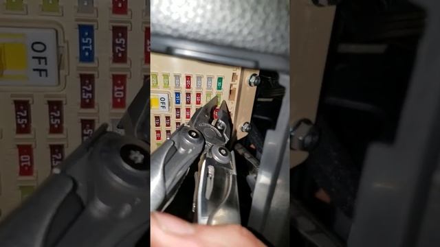 2016 Kia Forte Cigarette Lighter Fuse Replacement смотреть онлайн