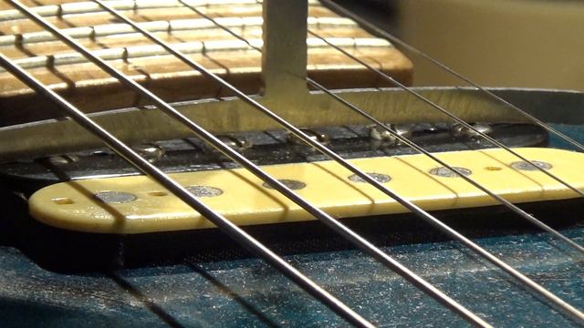 How To Adjust Guitar Pickups & Pole Pieces - Setup Tutorial смотреть онлайн