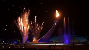 Зажжение олимпийского огня на открытии олимпиады в Сочи