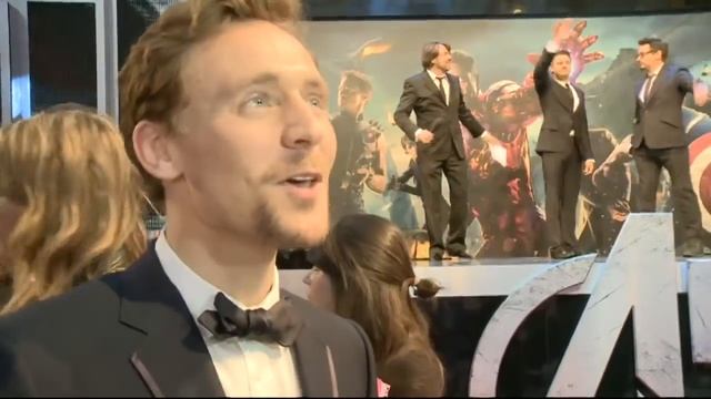 Tom Hiddleston talks about hugging and being in the Marvel Avengers Assemble film смотреть онлайн
