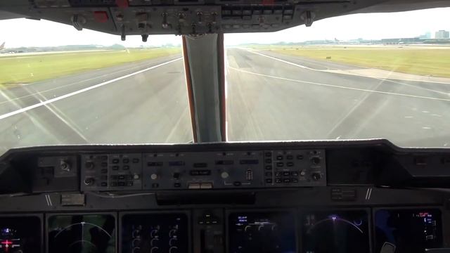 Martinair MD-11 Take-Off Amsterdam Schiphol - Cockpit View смотреть онлайн