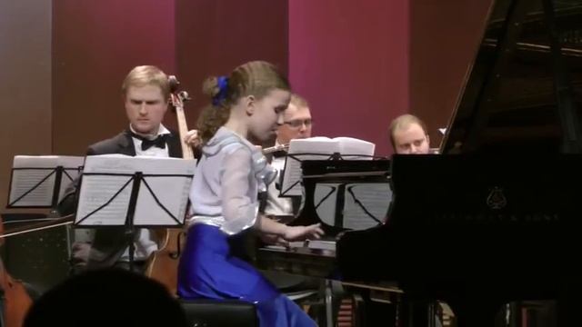 Varvara Kutuzova 11yo Mozart Concerto17 parts II-III смотреть онлайн