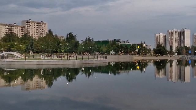 Лена, Юра и Оксана -дом, работа, дача, пруд ! 