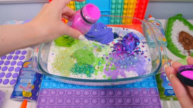 Смешиваем ЗЕЛЕНЫЕ и ФИОЛЕТОВЫЕ добавки в ГЛОССИ слайм Christie Charm glossy slime green and lilac смотреть онлайн