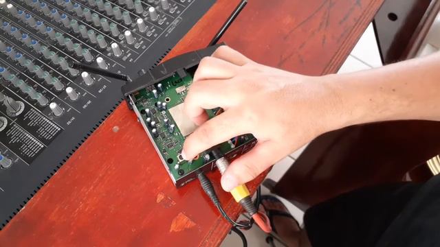 Problema microfone AKG SR 40 MINI PRO 2 смотреть онлайн