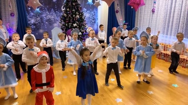 Новогодний утренник в Детском саду (вступление) смотреть онлайн