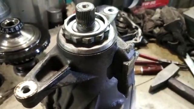 BMW 5er G30 потек сальник хвостовика заднего редуктора + заменили подшипники из-за "шагрени" обоймы смотреть онлайн