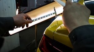 Как и чем выправить большую вмятину на крыле авто?