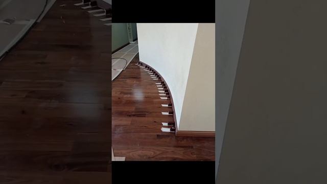 гнутый плинтус смотреть онлайн