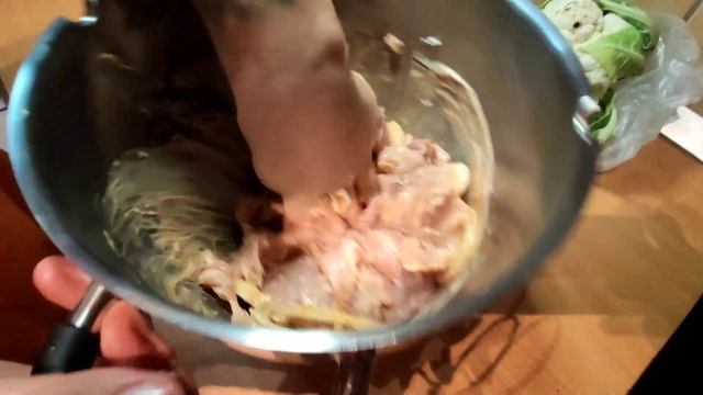 Сережа маринует цветную капусту ? + грудка куриная на мангале! смотреть онлайн