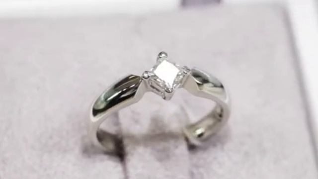 Кольцо из платины с бриллиантом огранки "Принцесса" смотреть онлайн