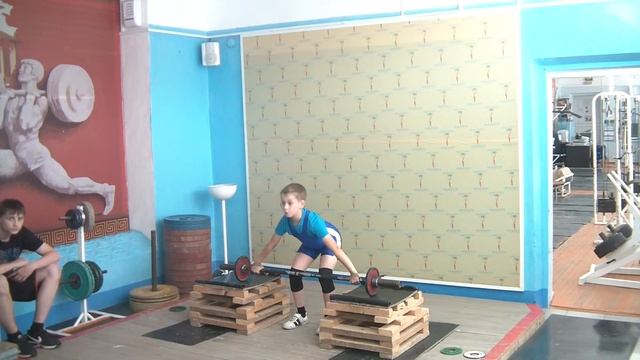 Маклаков Тимур, 11 лет, в.к. 38 кг Тренировка в рывке смотреть онлайн