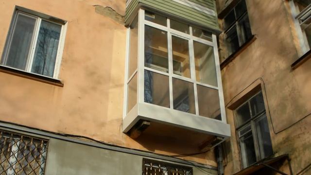 Балкон во весь рост вид с улицы Соборной г.Ровно смотреть онлайн